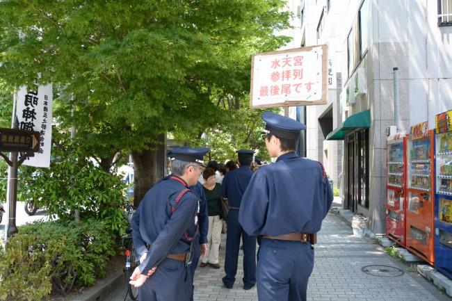 水天宮の警備員