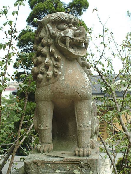 安産祈願で有名な柿本神社の石犬