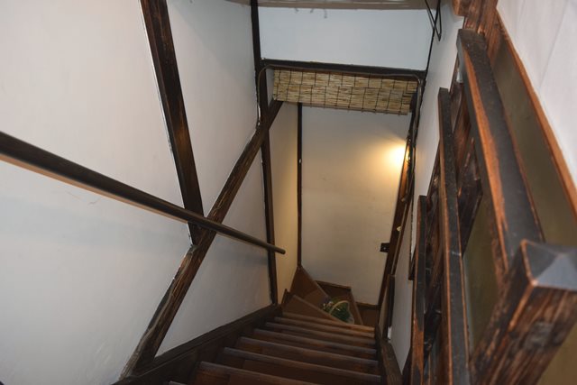 古民家カフェのケープルヴィル写真館の階段